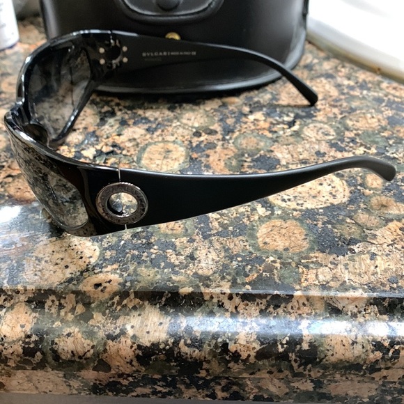 Bvlgari Womens Black Sunglasses with case - Picture 2 of 9
